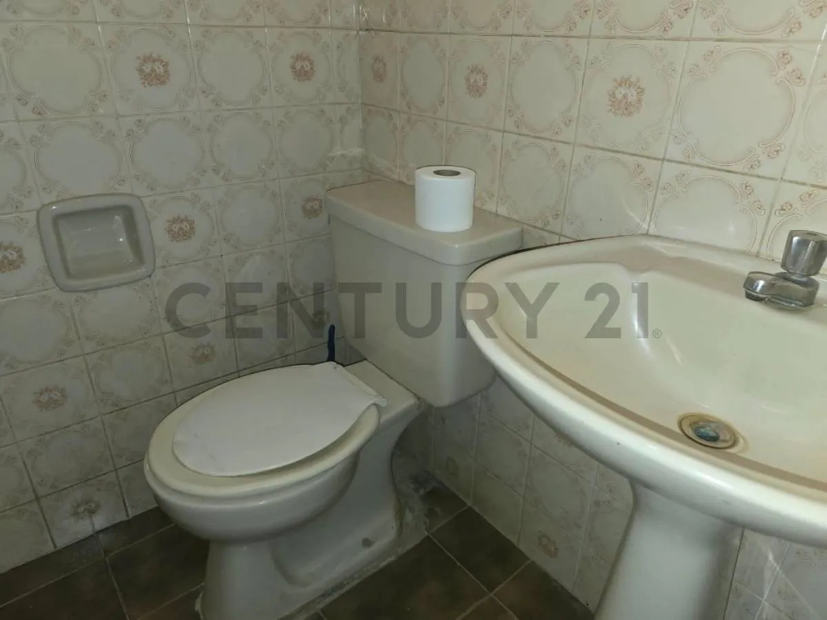 Foto 4 de En Zona Céntrica y Comercial!!