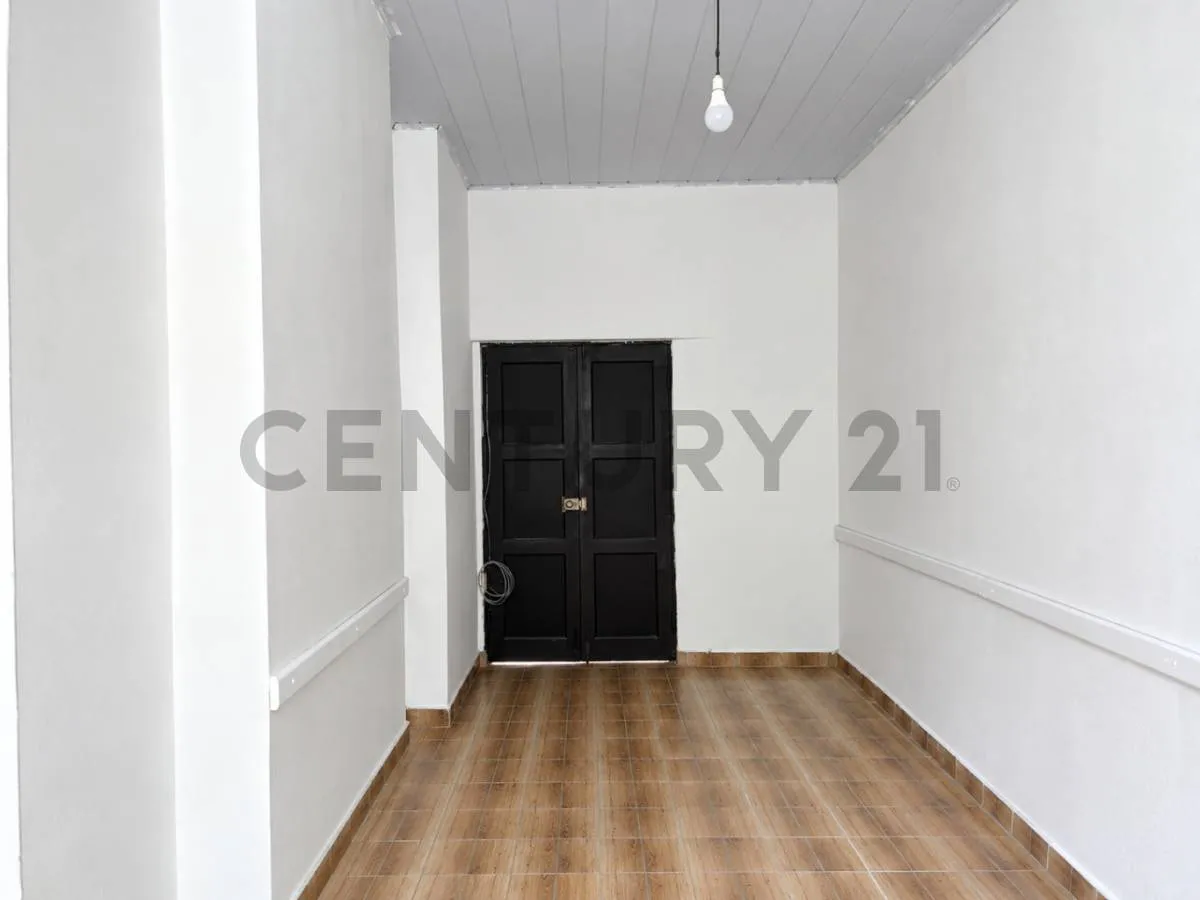 Foto 2 de En Zona Céntrica y Comercial!!