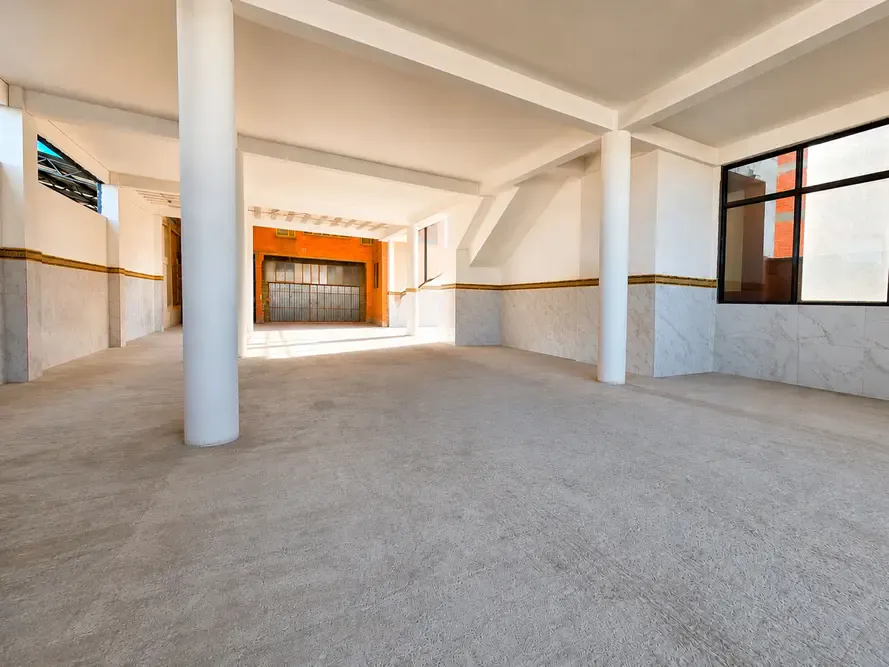 Foto 4 de En Alquiler - Amplio Espacio Comercial