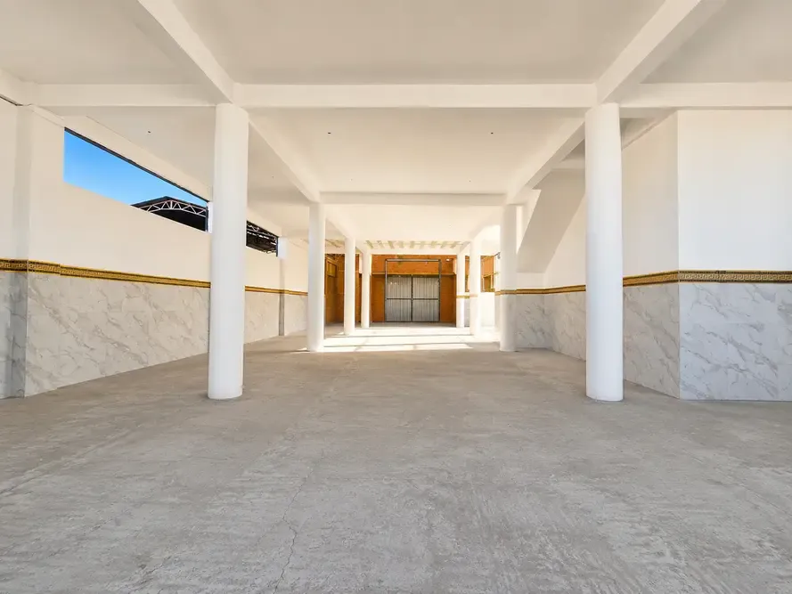 Foto 5 de En Alquiler - Amplio Espacio Comercial