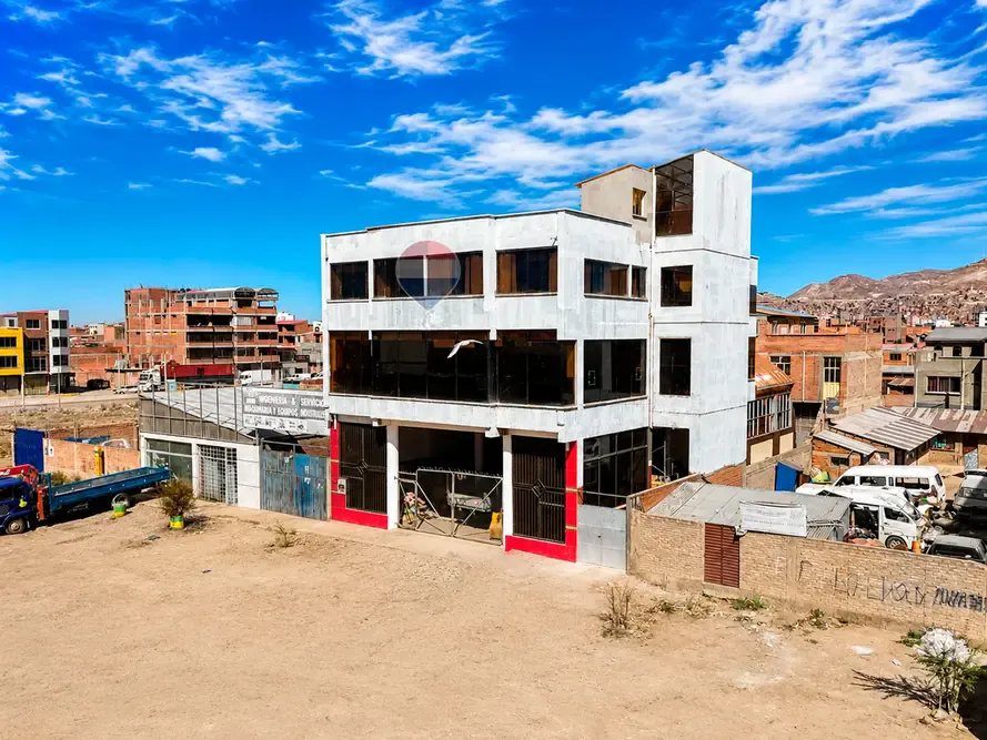 Foto 1 de En Alquiler - Amplio Espacio Comercial