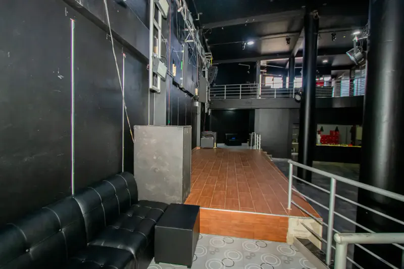 Foto 11 de Edificio con Discoteca y Departamentos en Punata - en Venta