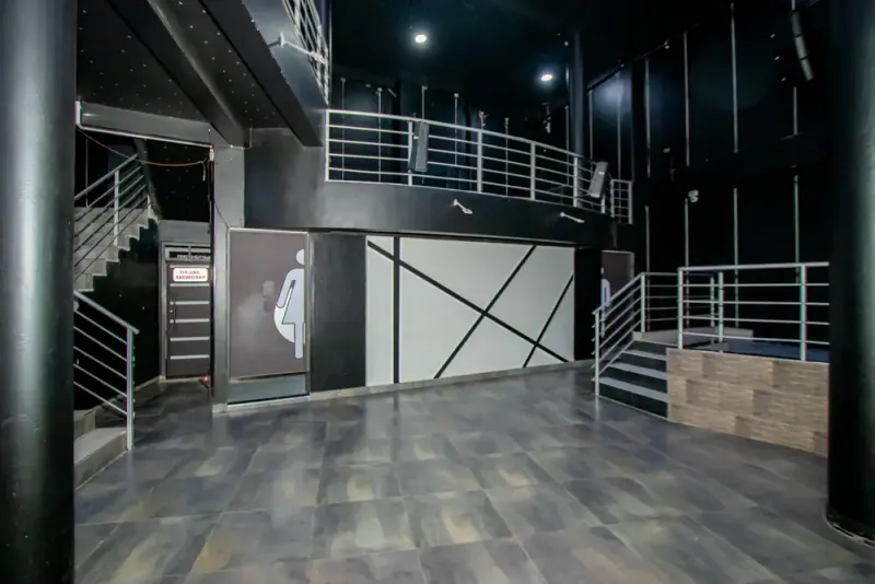 Foto 10 de Edificio con Discoteca y Departamentos en Punata - en Venta