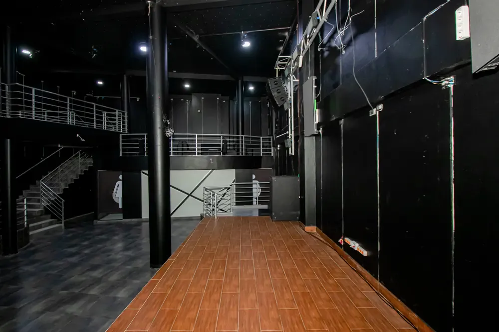 Foto 12 de Edificio con Discoteca y Departamentos en Punata - en Venta