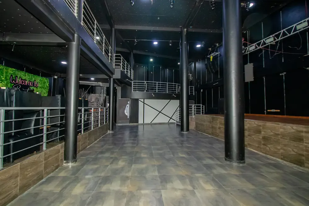 Foto 14 de Edificio con Discoteca y Departamentos en Punata - en Venta