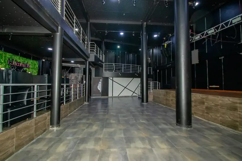Foto 14 de Edificio con Discoteca y Departamentos en Punata - en Venta