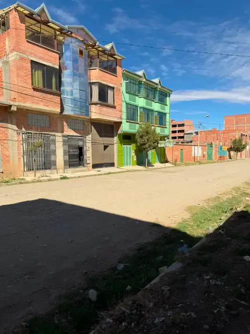 Foto 1 de En Venta Casa de 3 Plantas Sobre Av. Urb. Luis Espinal Senkata