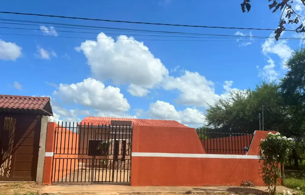 Foto 2 de Casa en alquiler con 3 dormitorios y amplio terreno en Satélite Norte, Warnes