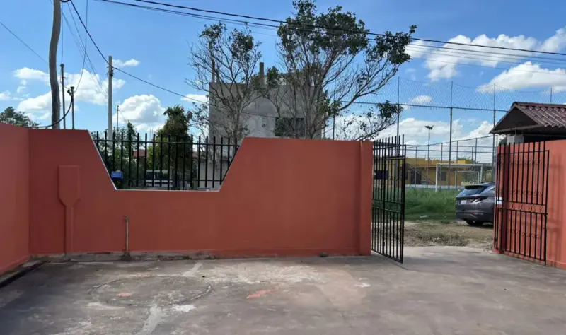 Foto 9 de Casa en alquiler con 3 dormitorios y amplio terreno en Satélite Norte, Warnes