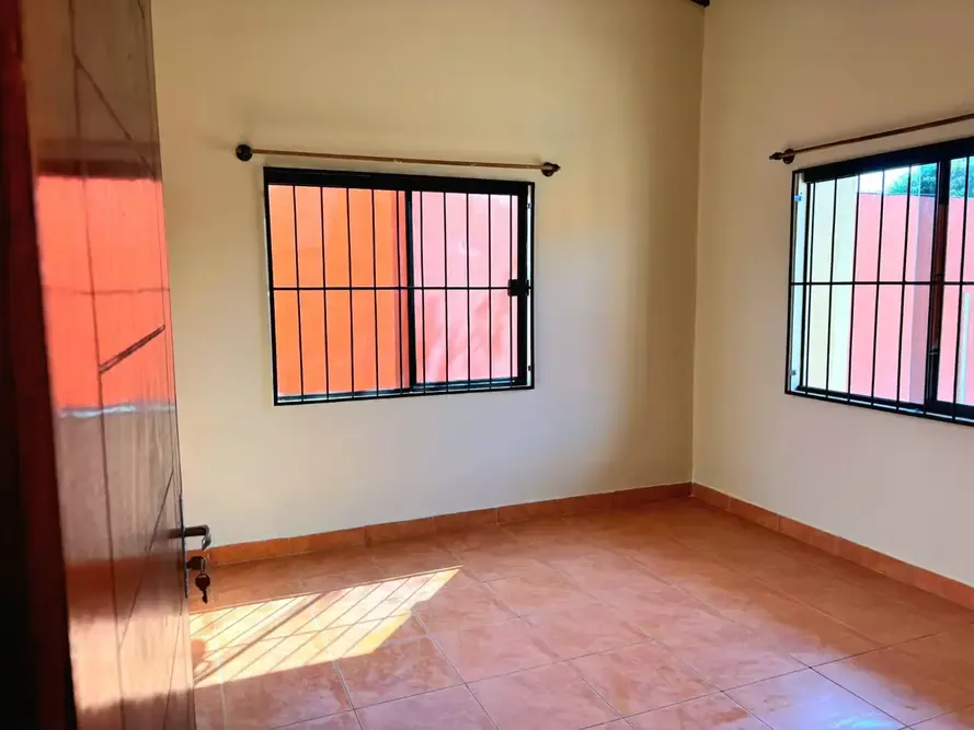 Foto 5 de Casa en alquiler con 3 dormitorios y amplio terreno en Satélite Norte, Warnes