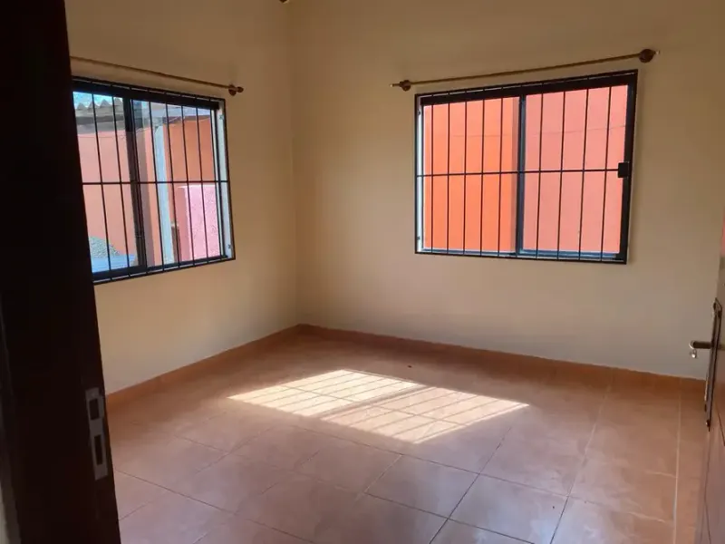 Foto 6 de Casa en alquiler con 3 dormitorios y amplio terreno en Satélite Norte, Warnes