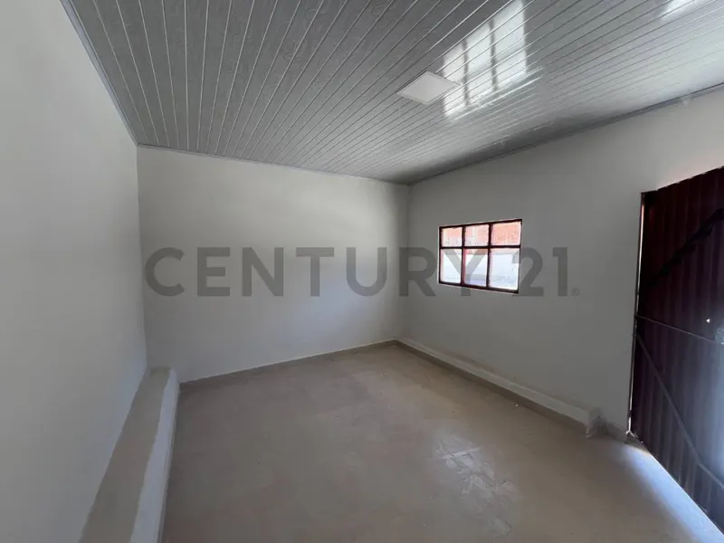 Foto 6 de Amplio Inmueble Comercial en Alquiler Sobre Avenida