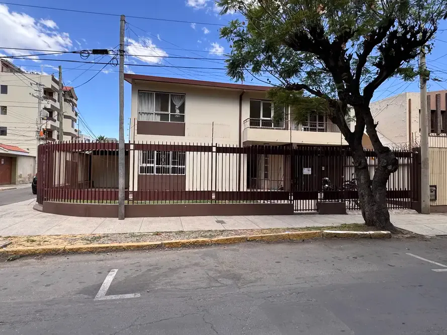 Foto 3 de Casa en Alquiler en La Recoleta | Cochabamba