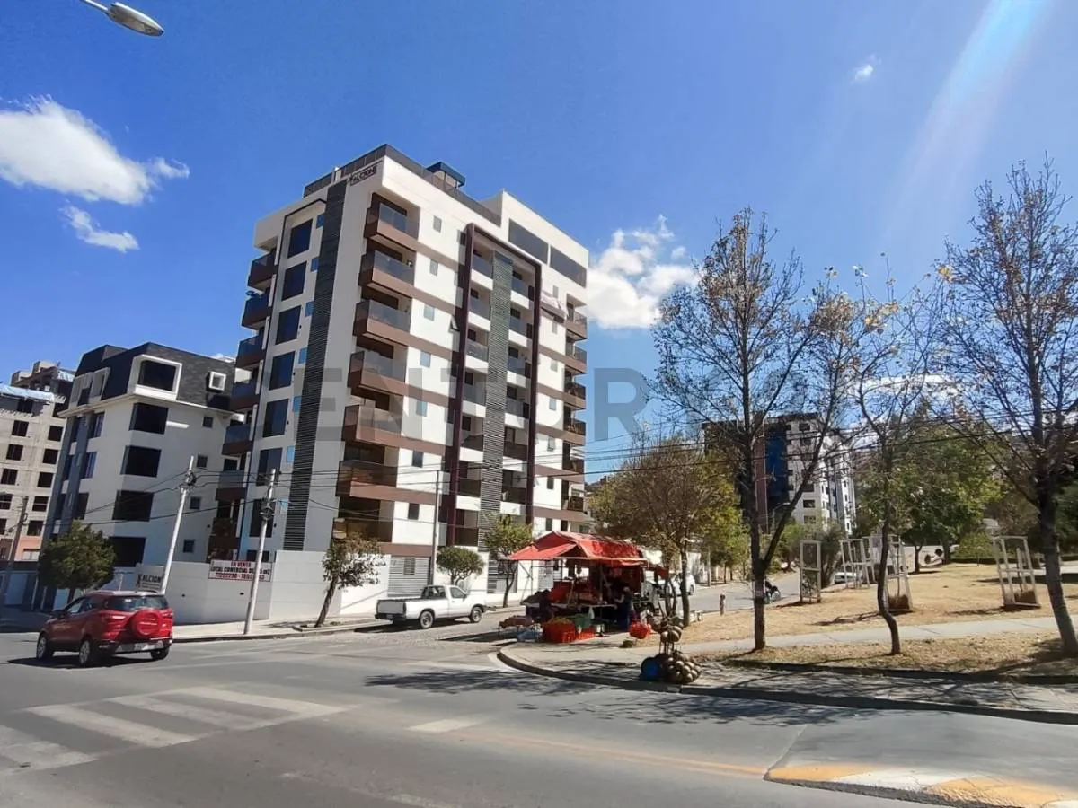 Foto 2 de Departamento 1D en alquiler, nuevo, Achumani, Ed. Alcione, sobre Av. Costanera