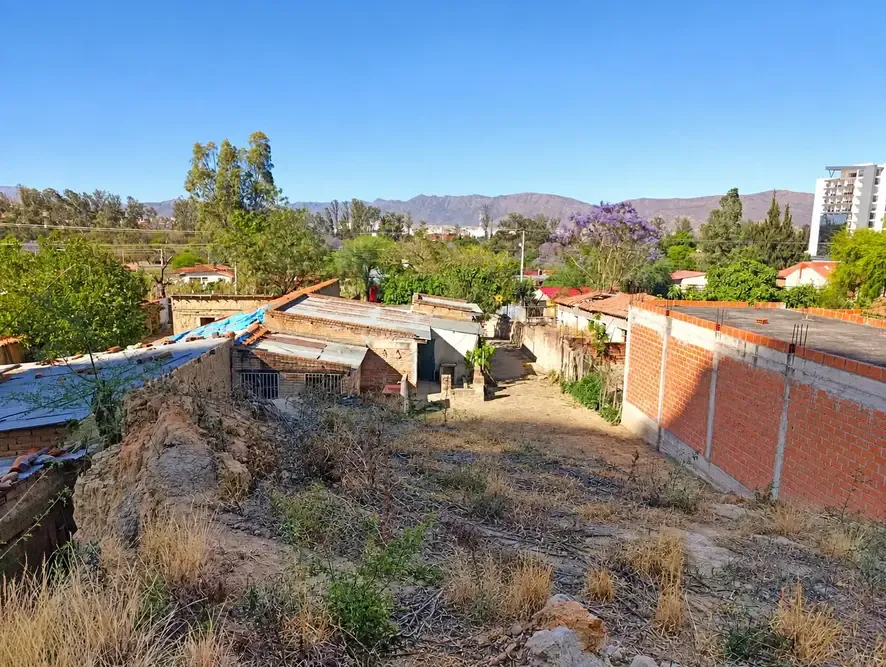 Foto 2 de Casa como Lote en Venta de 993 m² – Germán Busch, sobre Av. Los Sauces