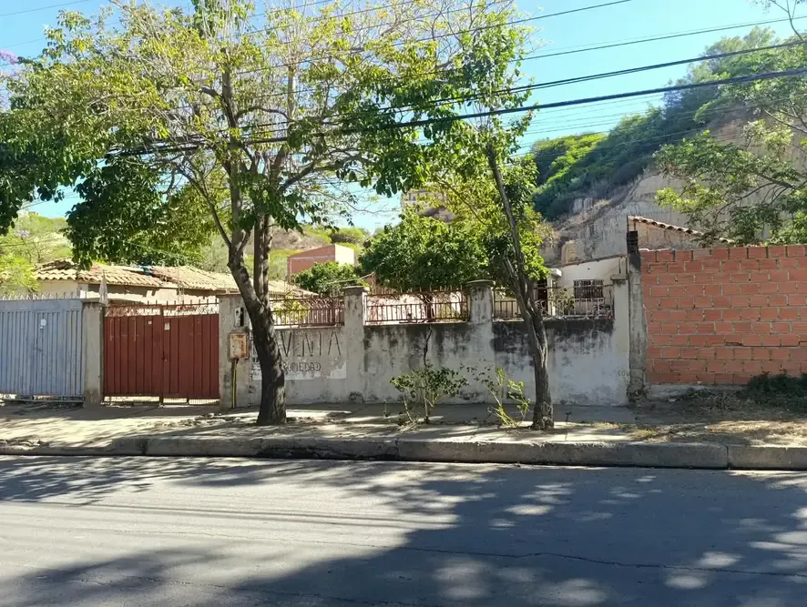 Foto 1 de Casa como Lote en Venta de 993 m² – Germán Busch, sobre Av. Los Sauces