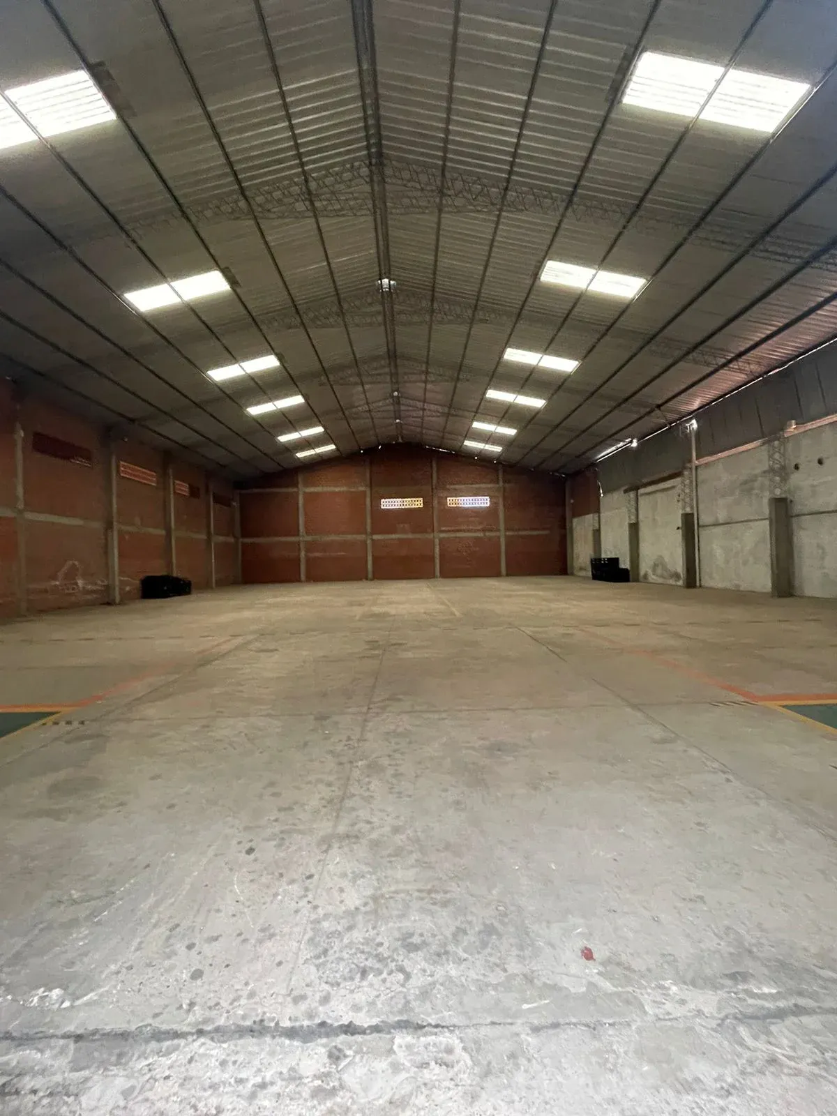 Foto 5 de En alquiler Galpón cerrado de 750m², zona norte en Montero