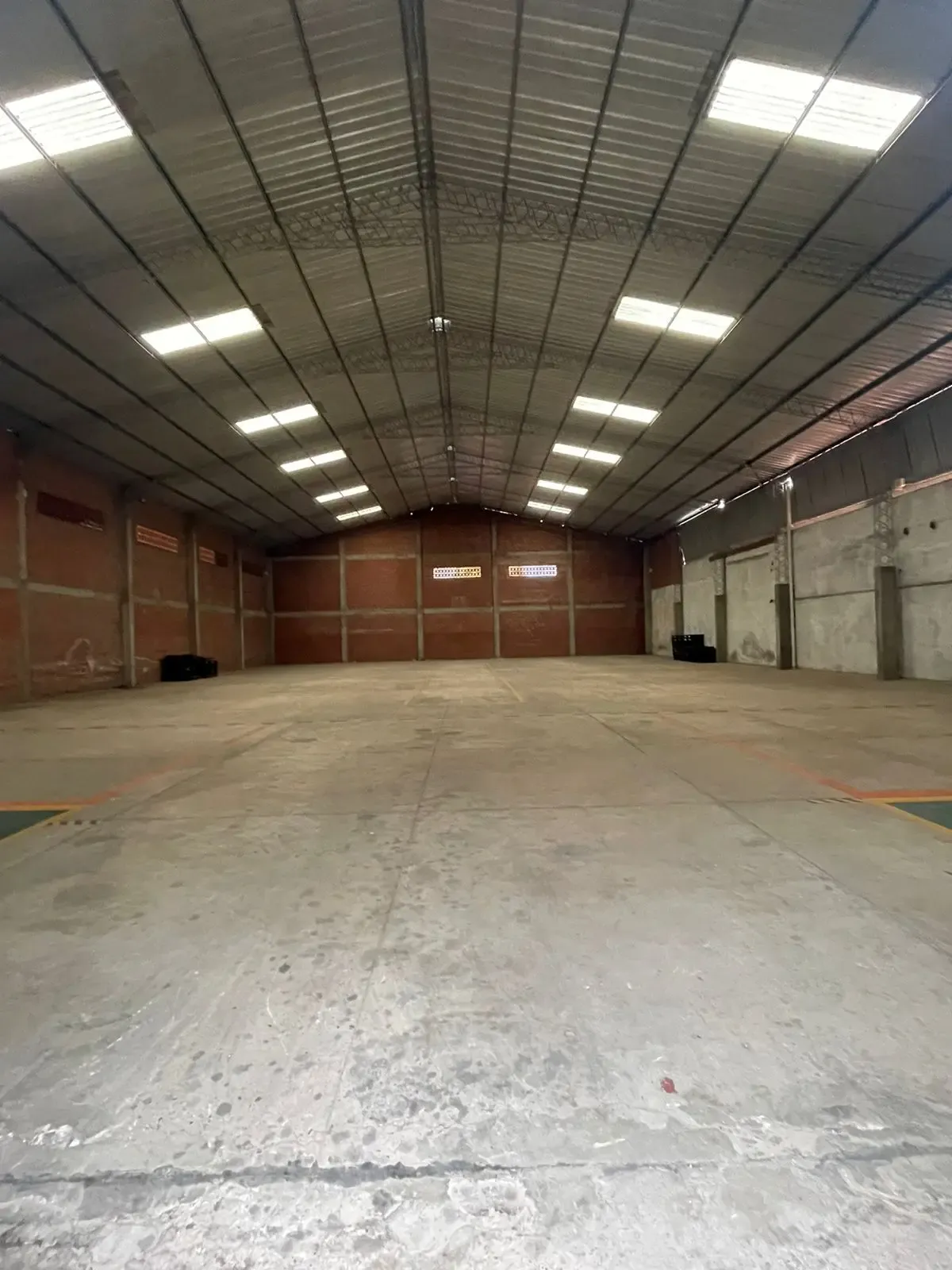 Foto 2 de En alquiler Galpón cerrado de 750m², zona norte en Montero