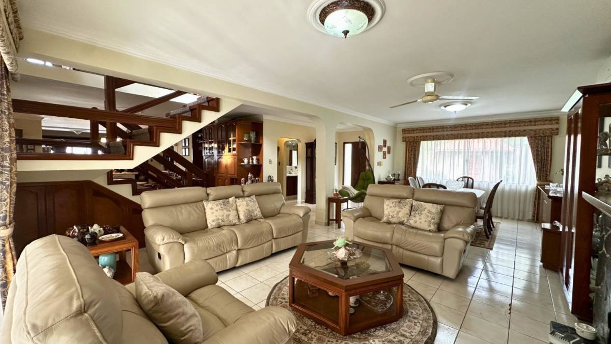 Foto 5 de CASA SOBRE AVENIDA DOBLE VÍA LA GUARDIA KM 13