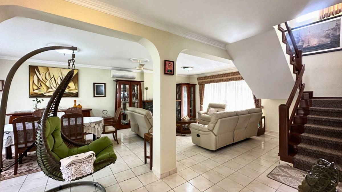 Foto 4 de CASA SOBRE AVENIDA DOBLE VÍA LA GUARDIA KM 13