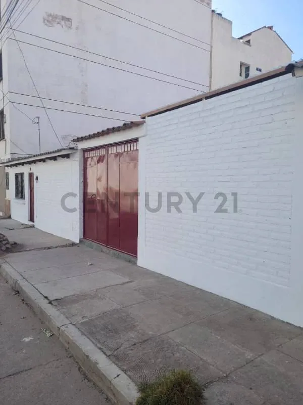 Foto 2 de Casa Comercial en Venta, Calle Guatemala - Zona La Madona