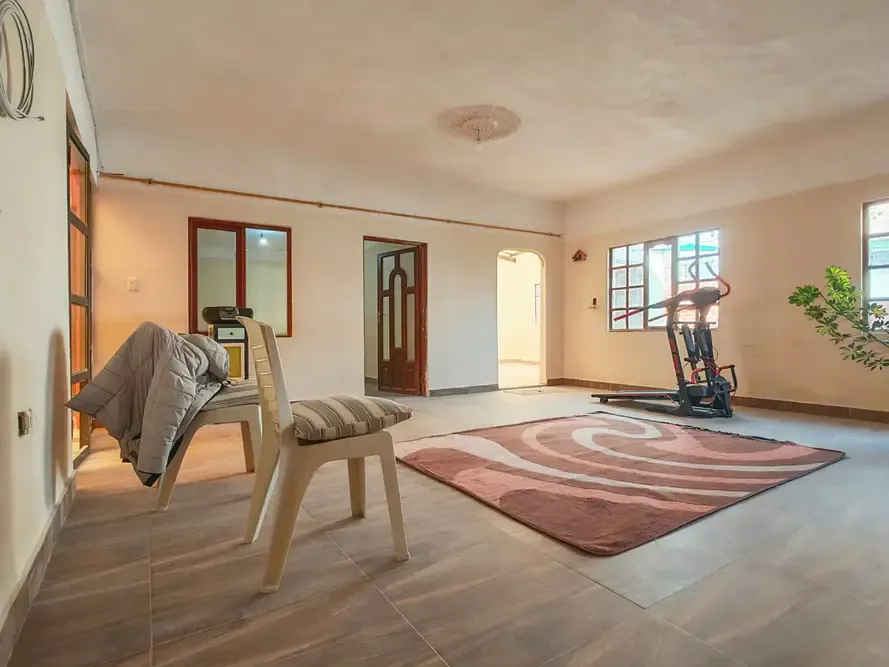 Foto 2 de Casa en Venta en Urbanización La Aurora - Amplia y Funcional para Tu Familia