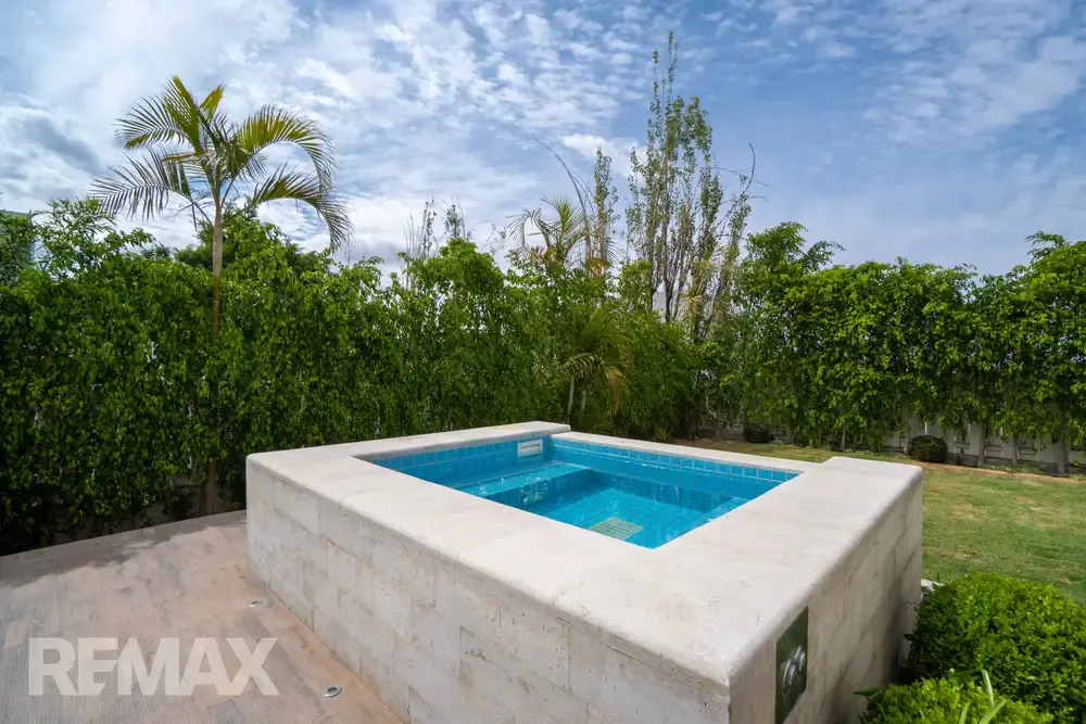 Foto 16 de Hermosa Casa en Venta - Urb El Bosque Sur