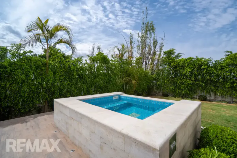 Foto 16 de Hermosa Casa en Venta - Urb El Bosque Sur