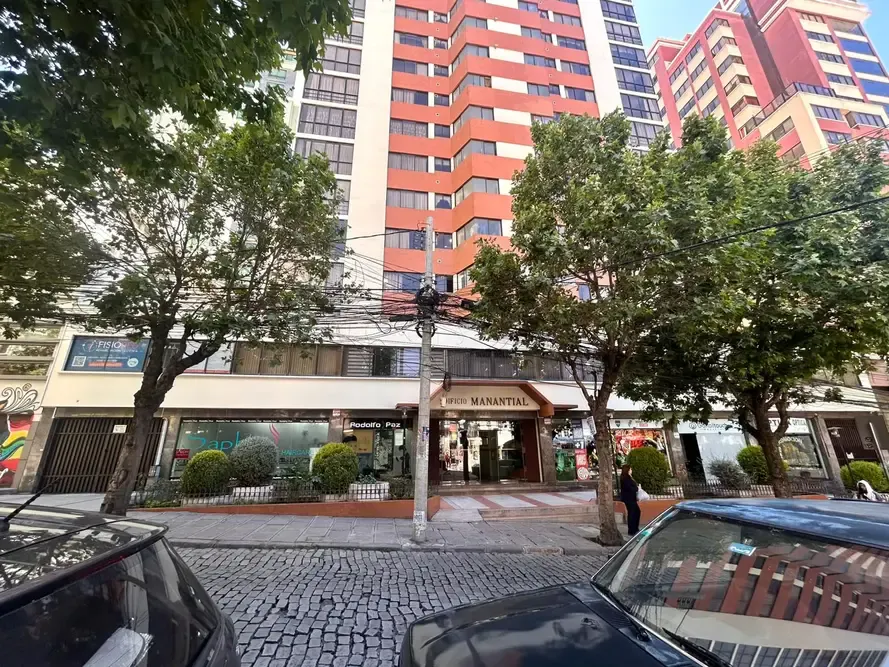 Foto 1 de Consultorio Médico en Alquiler – Edificio Manantial