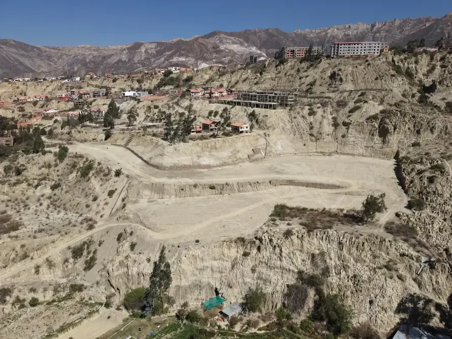 Foto 4 de Terreno en venta de 328,16 m² en Jupapina, Mecapaca por USD 37.000