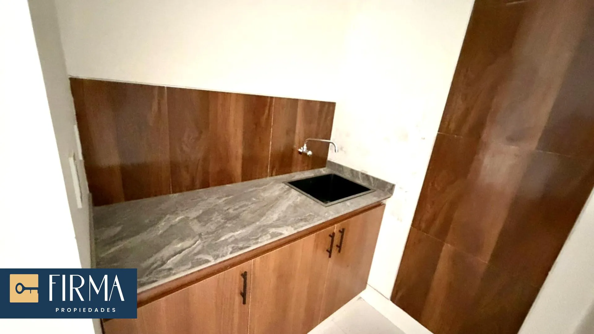 Foto 4 de Compra Esta Oficina a Estrenar en Calacoto