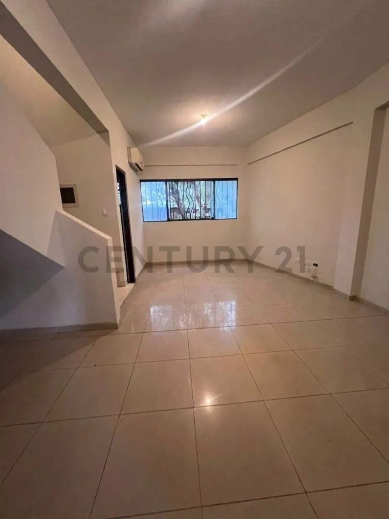 Foto 3 de Local Comercial Duplex en Alquiler