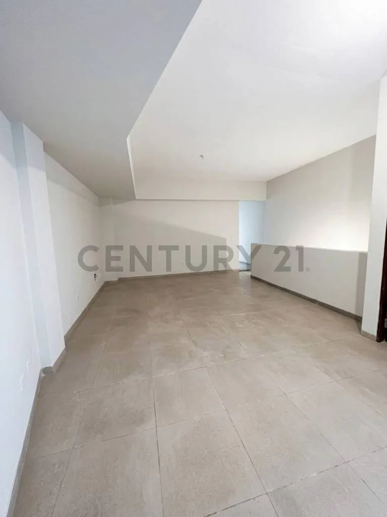 Foto 2 de Local Comercial Duplex en Alquiler