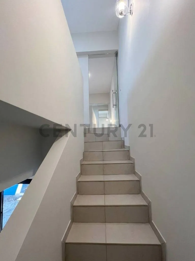 Foto 4 de Local Comercial Duplex en Alquiler