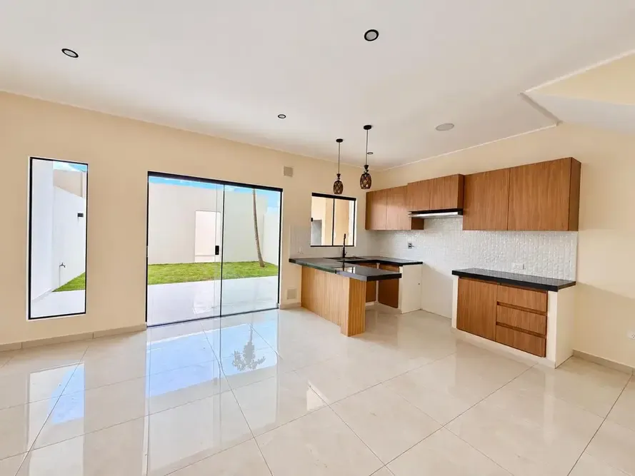 Foto 7 de Casa en Pre Venta con 4 Habitaciones - Zona Norte 7° Anillo