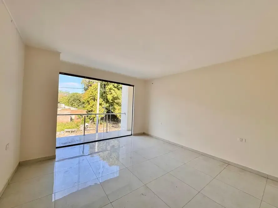 Foto 2 de Casa en Pre Venta con 4 Habitaciones - Zona Norte 7° Anillo