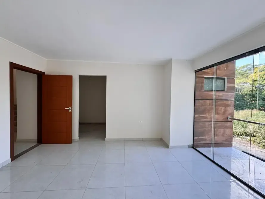 Foto 1 de Casa en Pre Venta con 4 Habitaciones - Zona Norte 7° Anillo