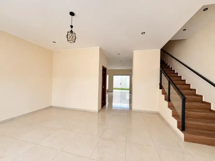 Foto 6 de Casa en Pre Venta con 4 Habitaciones - Zona Norte 7° Anillo