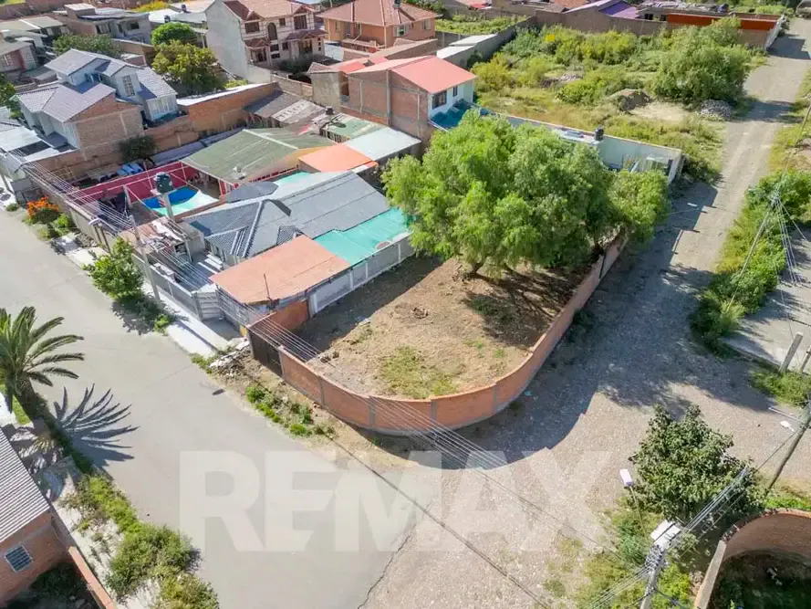 Foto 6 de Terreno en venta en esquina a 2 cuadras de Av Villazon