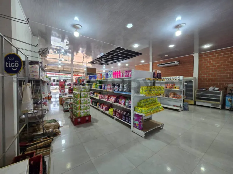 Foto 16 de Ambiente Comercial Sobre Avenida Asfaltada, por Debajo de Su Precio Comercial!!