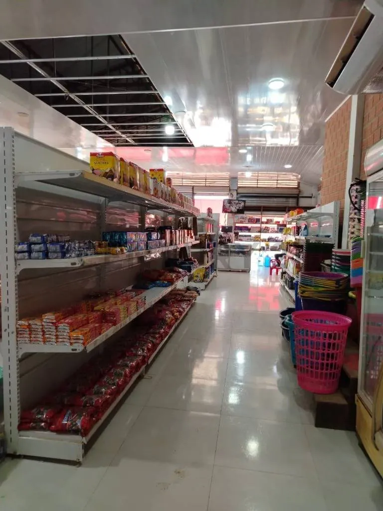 Foto 12 de Ambiente Comercial Sobre Avenida Asfaltada, por Debajo de Su Precio Comercial!!