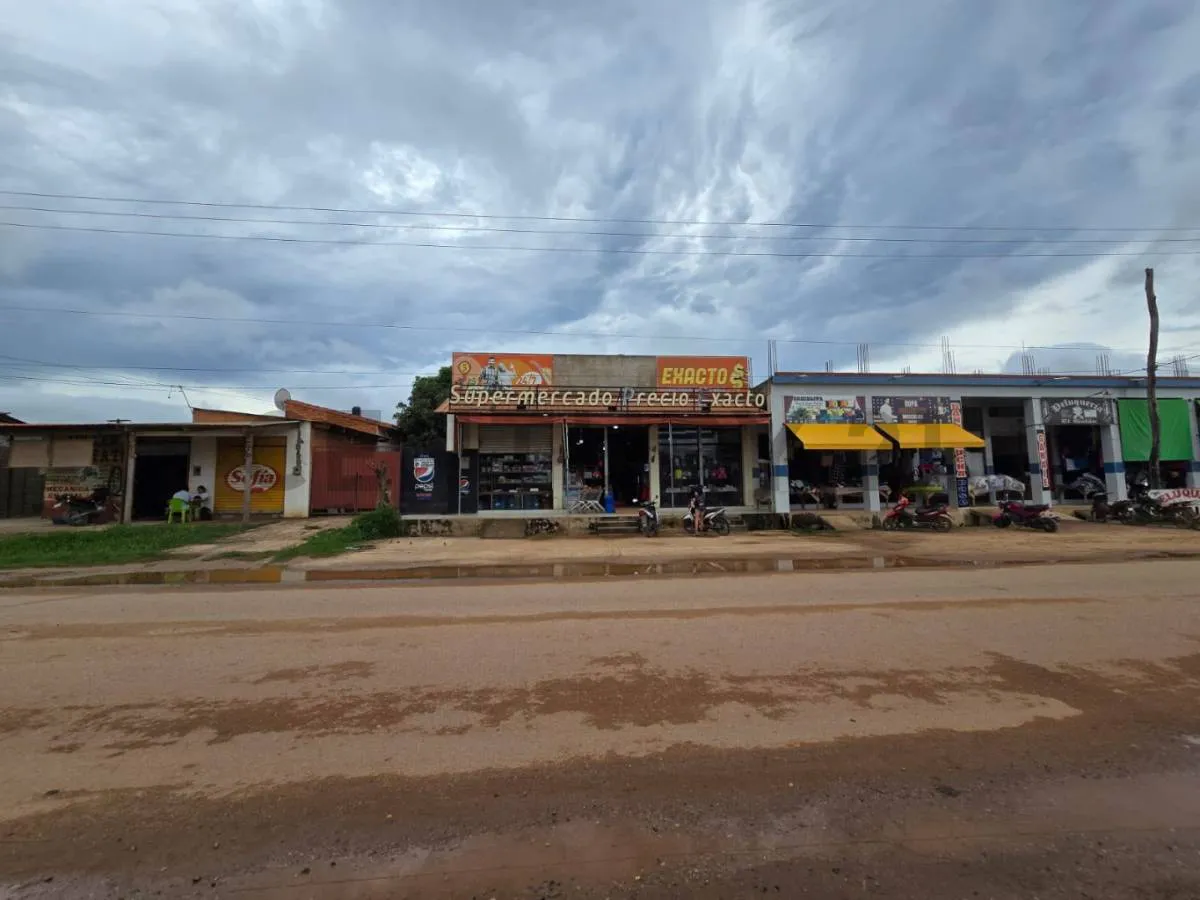 Foto 7 de Ambiente Comercial Sobre Avenida Asfaltada, por Debajo de Su Precio Comercial!!