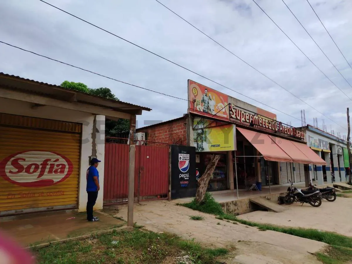 Foto 3 de Ambiente Comercial Sobre Avenida Asfaltada, por Debajo de Su Precio Comercial!!