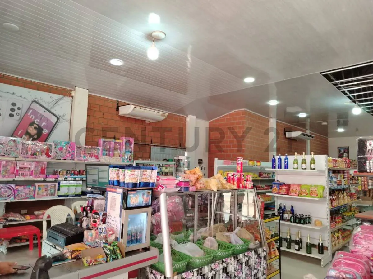 Foto 5 de Ambiente Comercial Sobre Avenida Asfaltada, por Debajo de Su Precio Comercial!!