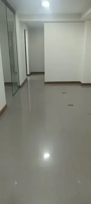 Foto 6 de Local Comercial con 2 Garajes y Un Depósito en Venta Zona Calacoto La Paz