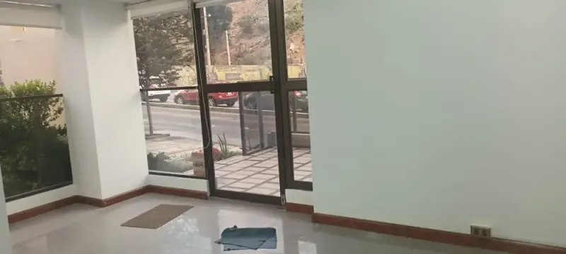 Foto 18 de Local Comercial con 2 Garajes y Un Depósito en Venta Zona Calacoto La Paz