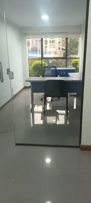 Foto 5 de Local Comercial con 2 Garajes y Un Depósito en Venta Zona Calacoto La Paz