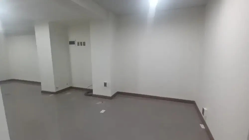 Foto 11 de Local Comercial con 2 Garajes y Un Depósito en Venta Zona Calacoto La Paz