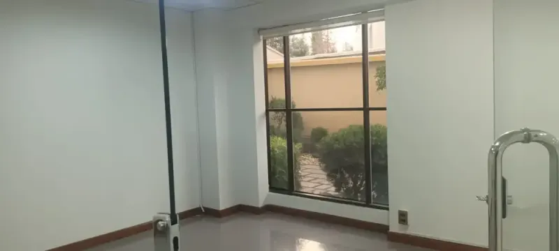 Foto 13 de Local Comercial con 2 Garajes y Un Depósito en Venta Zona Calacoto La Paz