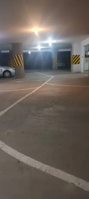 Foto 3 de Local Comercial con 2 Garajes y Un Depósito en Venta Zona Calacoto La Paz